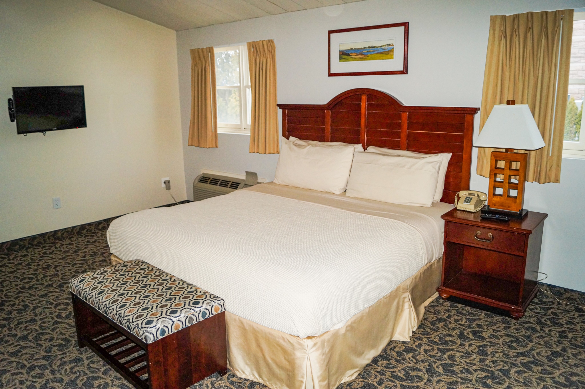 Oceancliff 1 & 2 | Newport Hotel Rooms | Accommodations